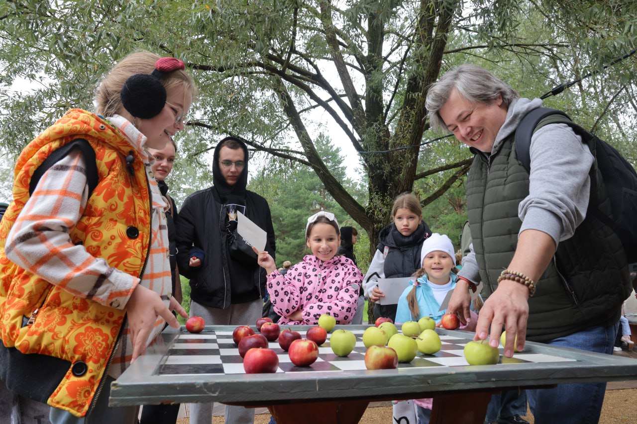 Мед, плетение на коклюшках и народные гуляния. В музее-заповеднике А.П. Чехова прошел праздник «Три Спаса в Мелихове»